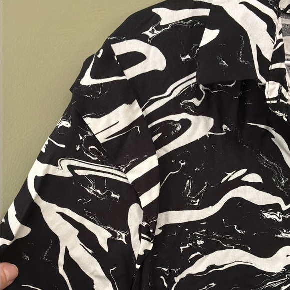 b. young Black and White Boxy Graphic Long Sleeve Blouse - Picture 6 of 16